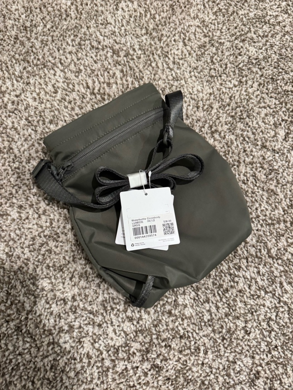 NWT lululemon water bottle crossbody bag